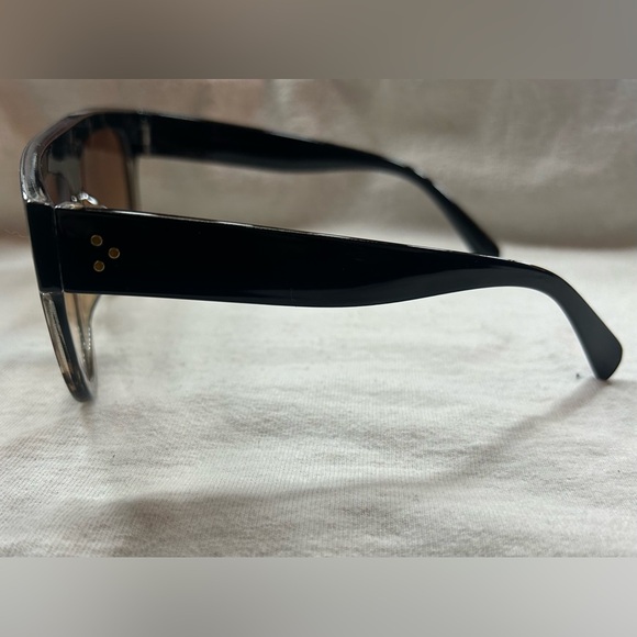 Oversized Two-Tone Flat Top Sunglasses - Picture 2 of 3